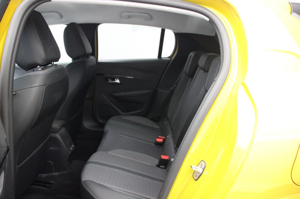PEUGEOT-208-1.2 PureTech Allure - Carplay, LED, Half Leer