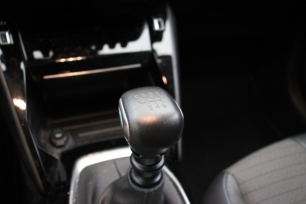 PEUGEOT-208-1.2 PureTech Allure - Carplay, LED, Half Leer