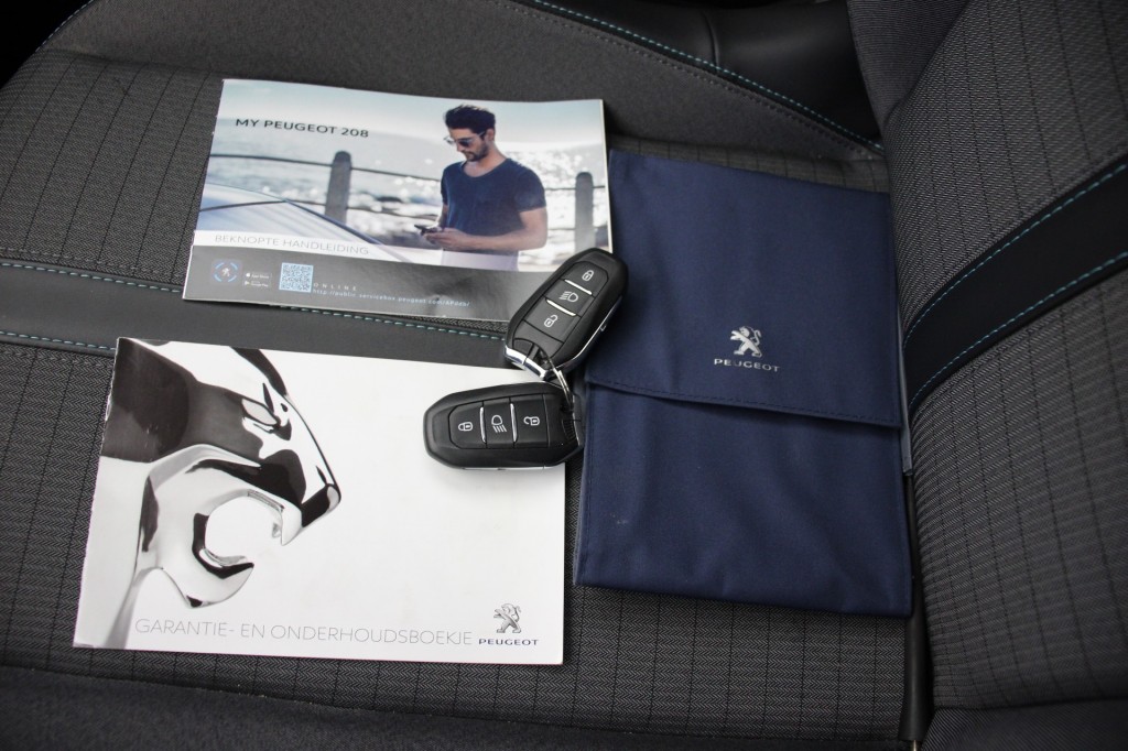 PEUGEOT-208-1.2 PureTech Allure - Carplay, LED, Half Leer