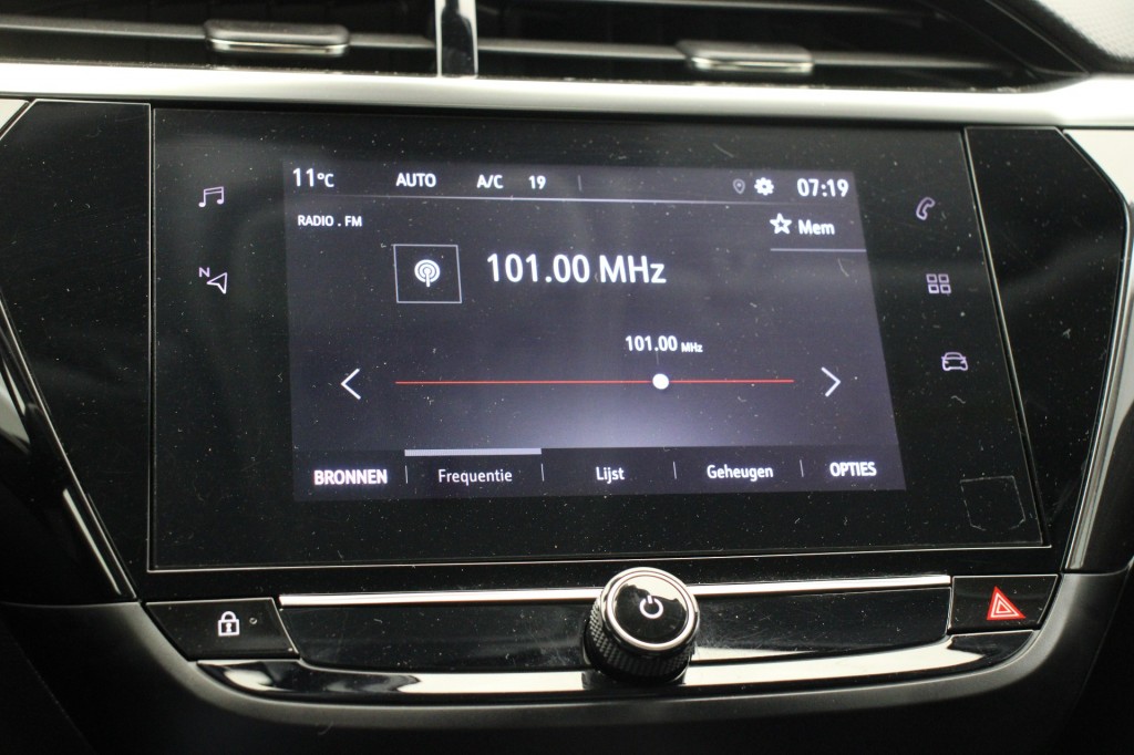 OPEL-CORSA-Electric Elegance 50 kWh - Digital cockpit, Half leer
