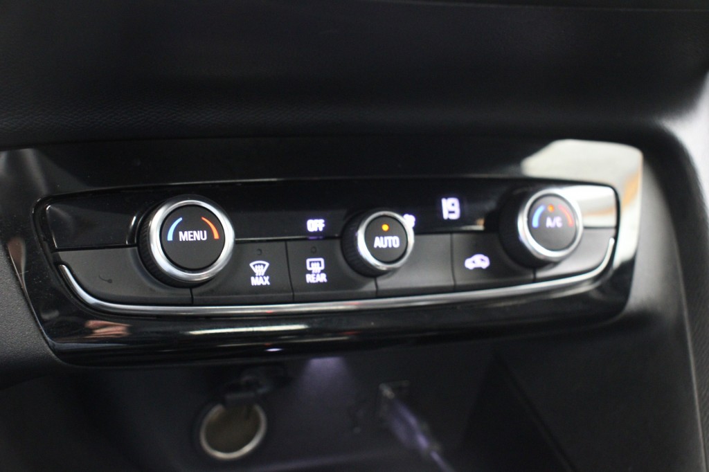 OPEL-CORSA-Electric Elegance 50 kWh - Digital cockpit, Half leer