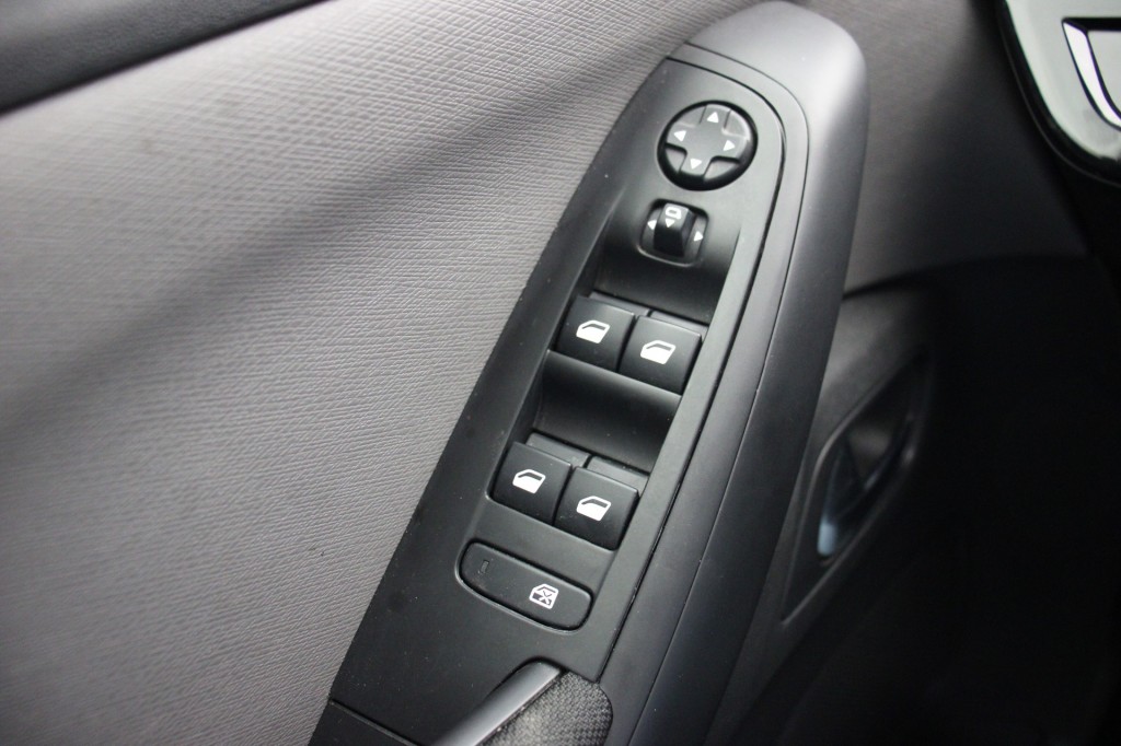 CITROEN-SPACETOURER-1.2 PureTech Selection Automaat - Carplay, Cruise, Trekhaak