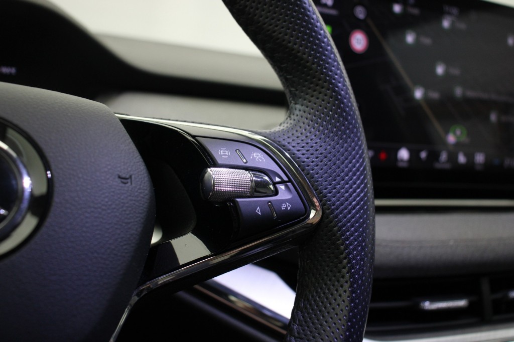 SKODA-ENYAQ-60 - Carplay, Stoelverwaming, Cruise, SOH 93%