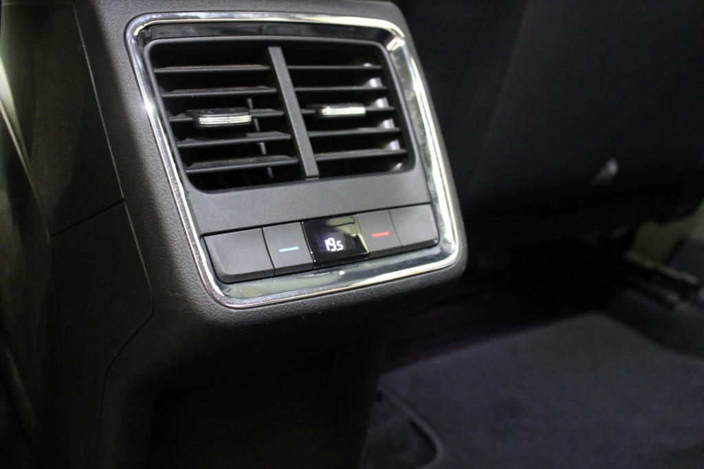 SKODA-ENYAQ-60 - Carplay, Stoelverwaming, Cruise, SOH 93%