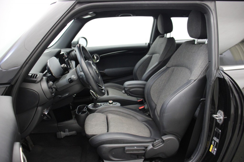 MINI-MINI ELECTRIC-Essential 33 kWh - Half Leer, Cruise, Navi, Stoelverw. SOH 96%