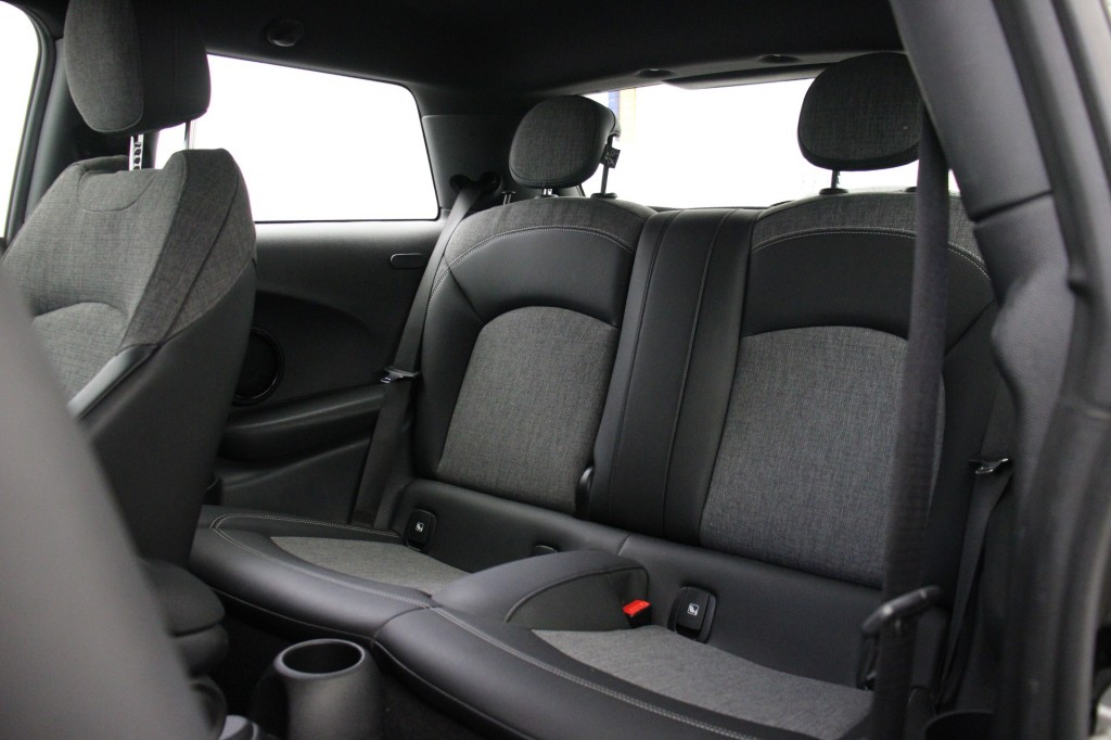 MINI-MINI ELECTRIC-Essential 33 kWh - Half Leer, Cruise, Navi, Stoelverw. SOH 96%