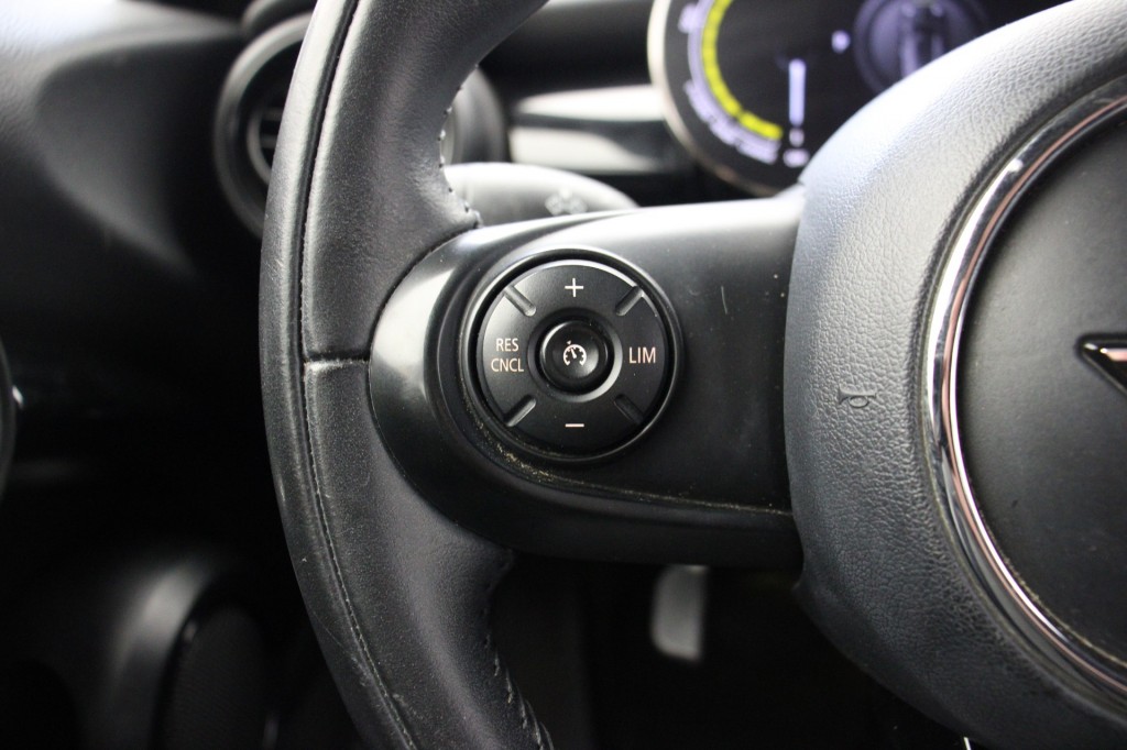 MINI-MINI ELECTRIC-Essential 33 kWh - Half Leer, Cruise, Navi, Stoelverw. SOH 96%