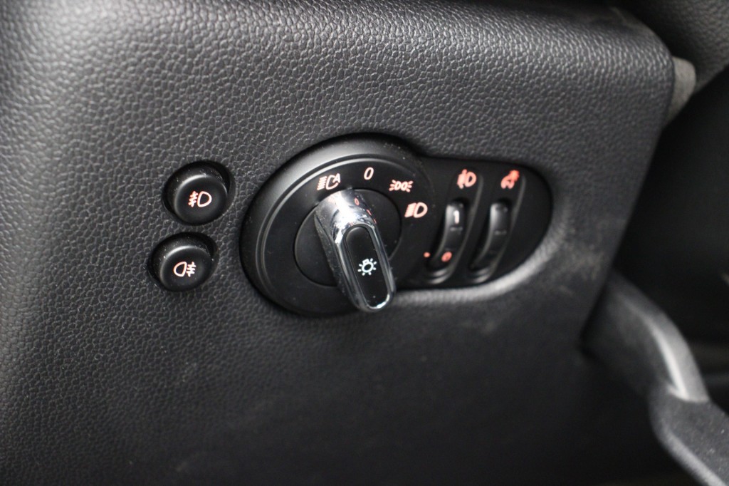 MINI-MINI ELECTRIC-Essential 33 kWh - Half Leer, Cruise, Navi, Stoelverw. SOH 96%