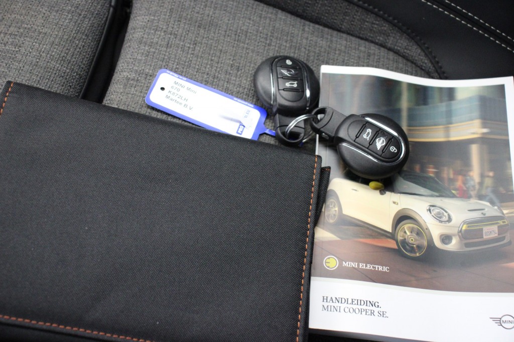 MINI-MINI ELECTRIC-Essential 33 kWh - Half Leer, Cruise, Navi, Stoelverw. SOH 96%
