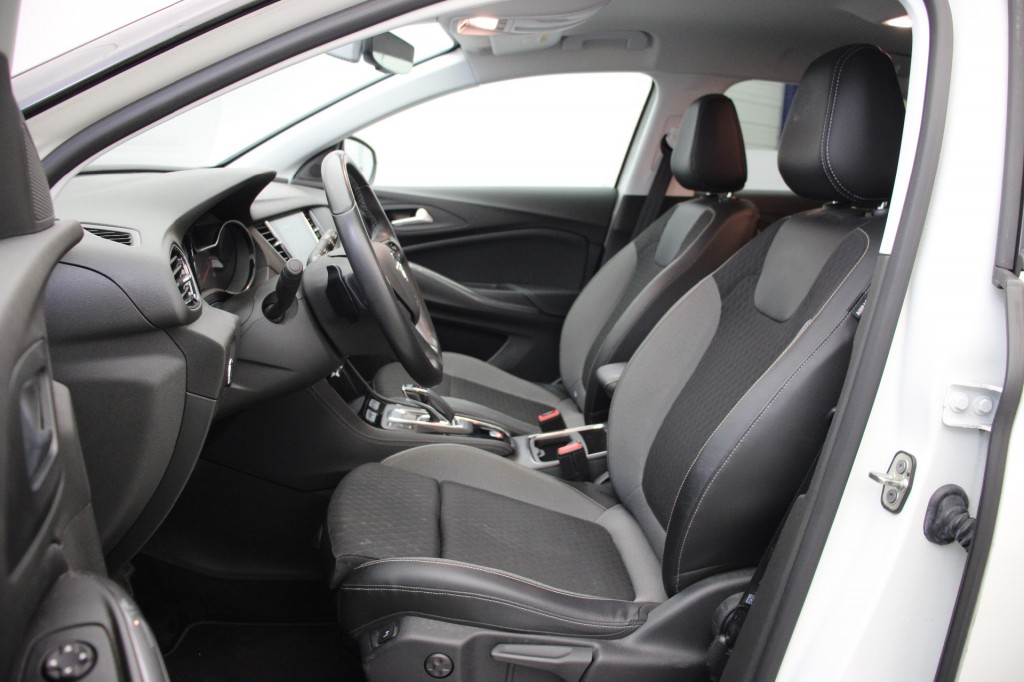PEUGEOT-3008-1.6 Turbo Hybrid4 Business Executive - Carplay, Half Leer