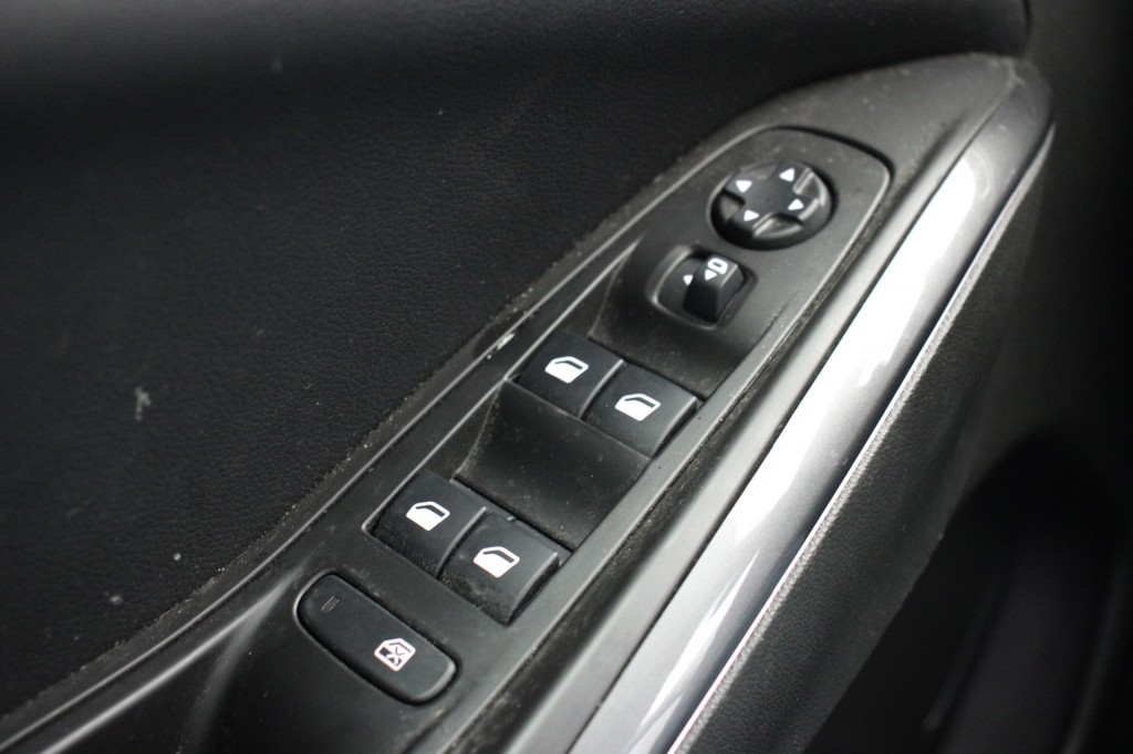 PEUGEOT-3008-1.6 Turbo Hybrid4 Business Executive - Carplay, Half Leer
