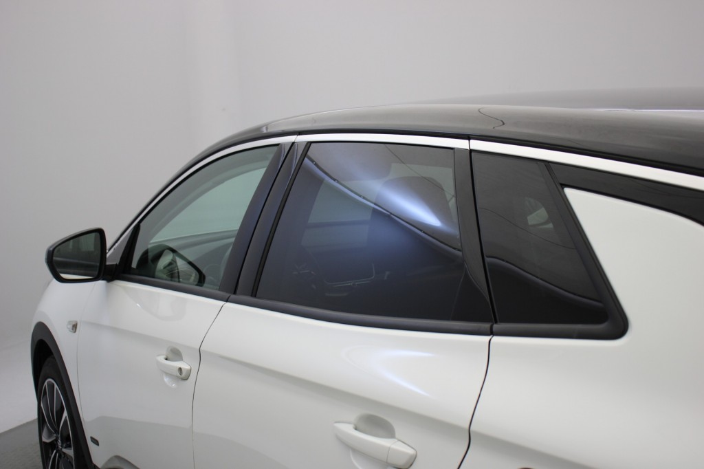 PEUGEOT-3008-1.6 Turbo Hybrid4 Business Executive - Carplay, Half Leer