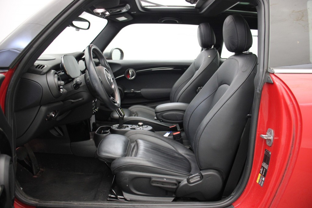 MINI-MINI ELECTRIC-Yours 33 kWh - Panorama, Leer, Carplay, Stoelverw. SOH 95%