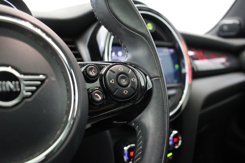 MINI-MINI ELECTRIC-Yours 33 kWh - Panorama, Leer, Carplay, Stoelverw. SOH 95%