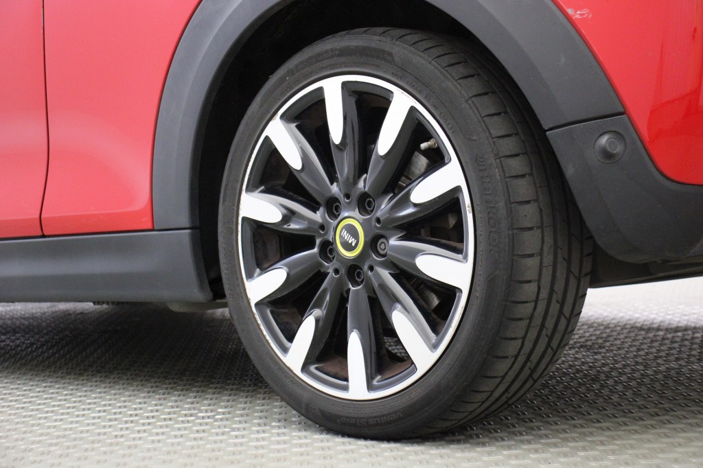 MINI-MINI ELECTRIC-Yours 33 kWh - Panorama, Leer, Carplay, Stoelverw. SOH 95%