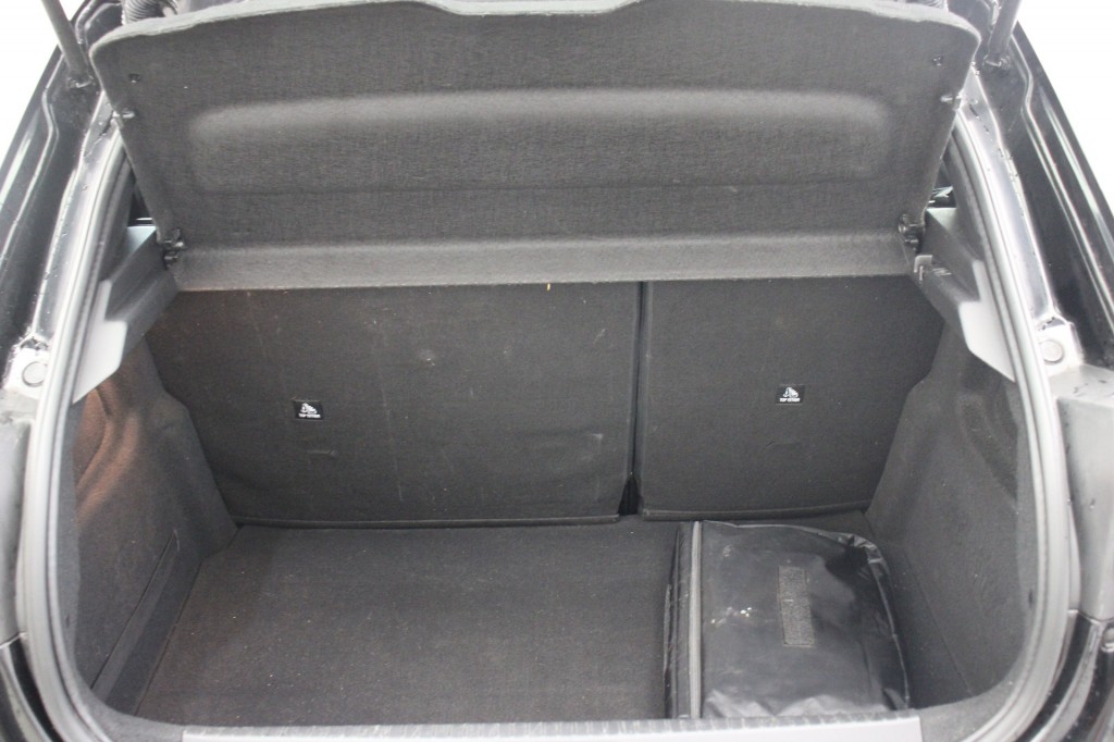 PEUGEOT-208-1.2 PureTech Active - Carplay, Navi, Cruise