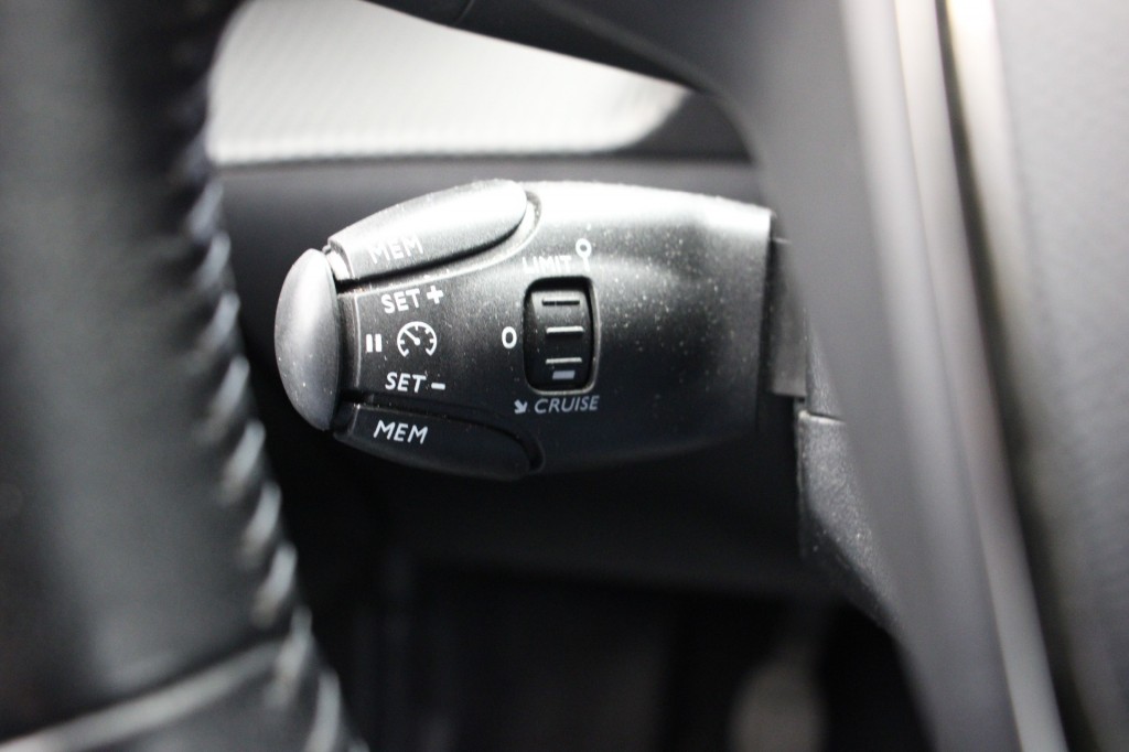 PEUGEOT-208-1.2 PureTech Active - Carplay, Navi, Cruise
