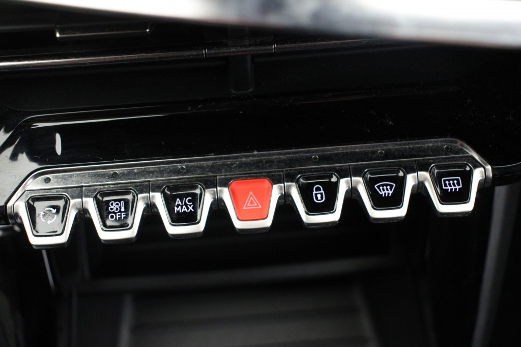 PEUGEOT-208-1.2 PureTech Active - Carplay, Navi, Cruise