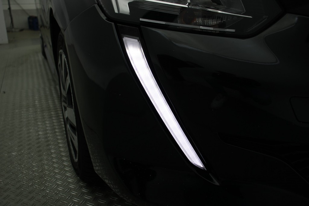 PEUGEOT-208-1.2 PureTech Active - Carplay, Navi, Cruise