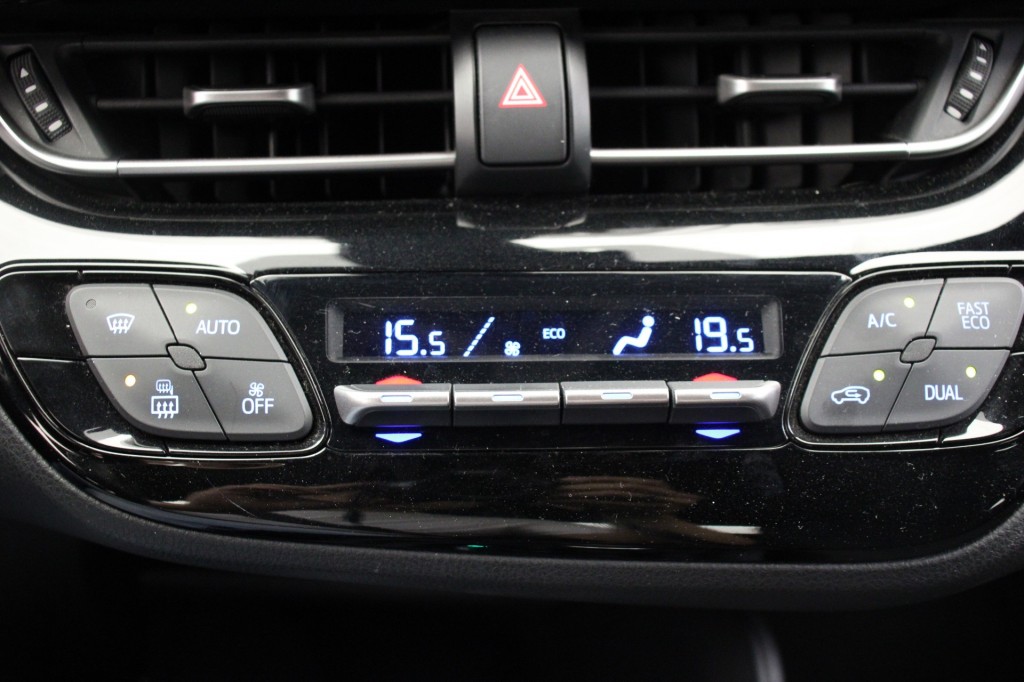 TOYOTA-C-HR-1.8 Hybrid Dynamic Automaat - Navi, Camera, Clima