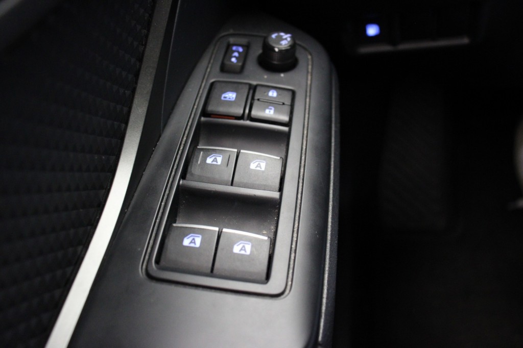 TOYOTA-C-HR-1.8 Hybrid Dynamic Automaat - Navi, Camera, Clima