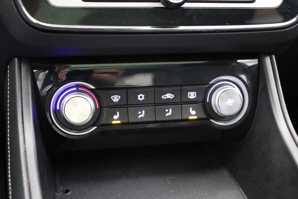 MG-ZS-EV Luxury 45 kWh - Carplay, Panorama, Leer, Stoelverw.