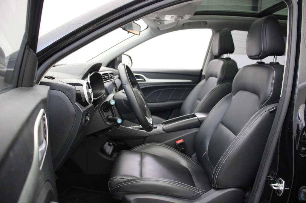 MG-ZS-EV Luxury 45 kWh - Carplay, Panorama, Leer, Stoelverw.