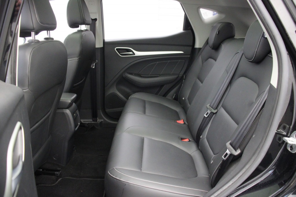 MG-ZS-EV Luxury 45 kWh - Carplay, Panorama, Leer, Stoelverw.