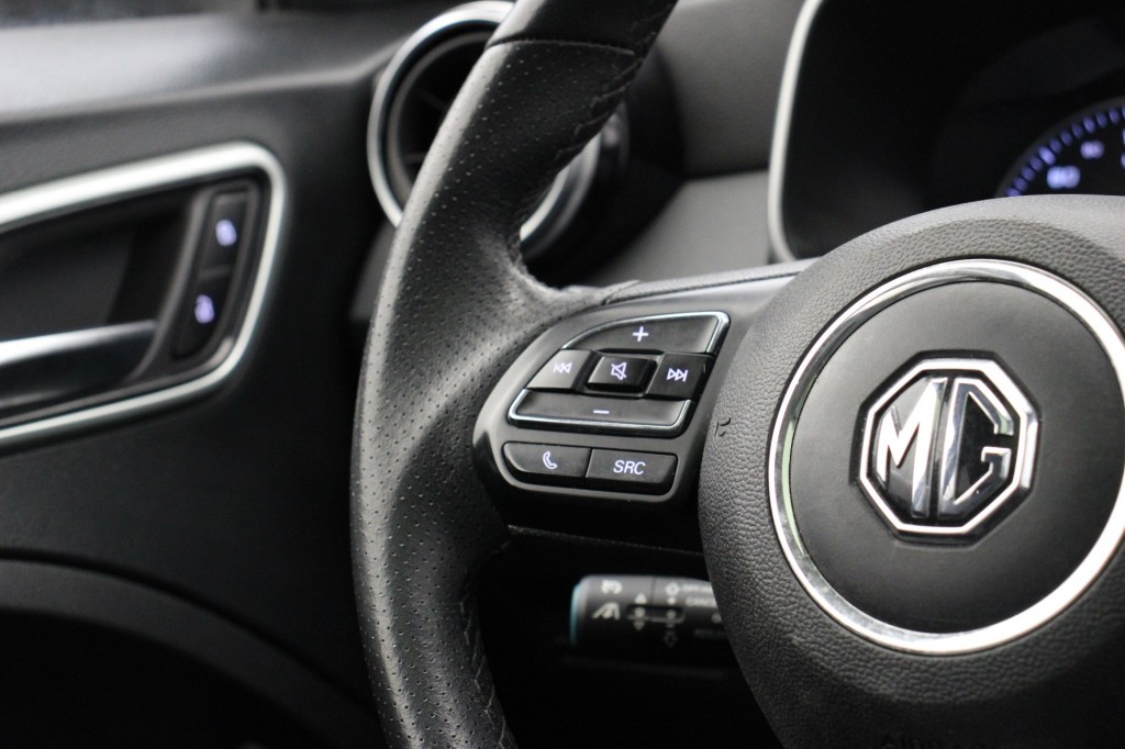 MG-ZS-EV Luxury 45 kWh - Carplay, Panorama, Leer, Stoelverw.