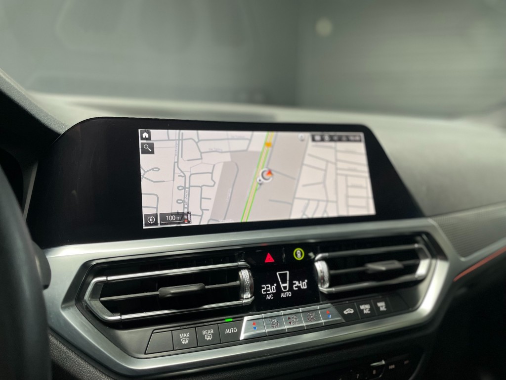 BMW-3-SERIE-Touring 318i 2.0 M-Sport/Trekhaak/Head-up/live cockpit