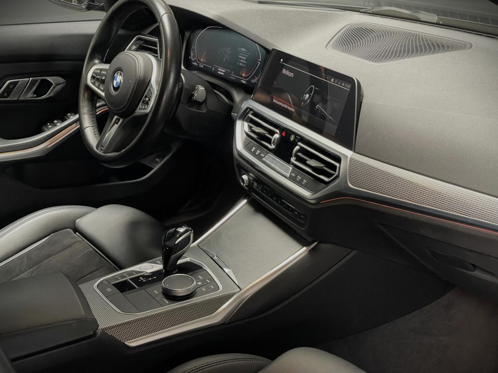 BMW-3-SERIE-Touring 318i 2.0 M-Sport/Trekhaak/Head-up/live cockpit