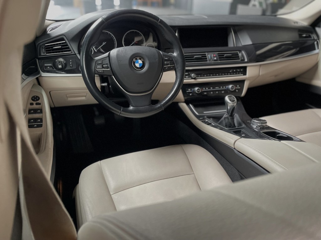 BMW-5-SERIE-520i Executive/key-less/navi professional/nap/Dealer onderhouden