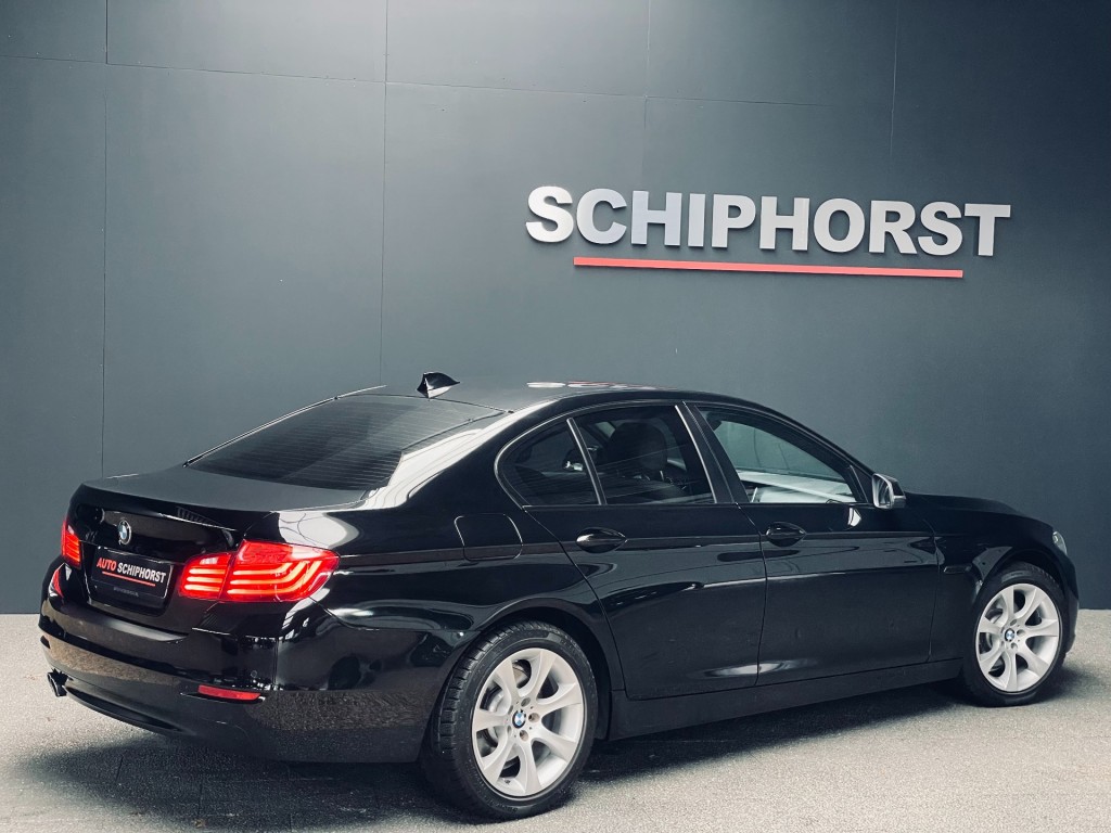 BMW-5-SERIE-520i Executive/key-less/navi professional/nap/Dealer onderhouden