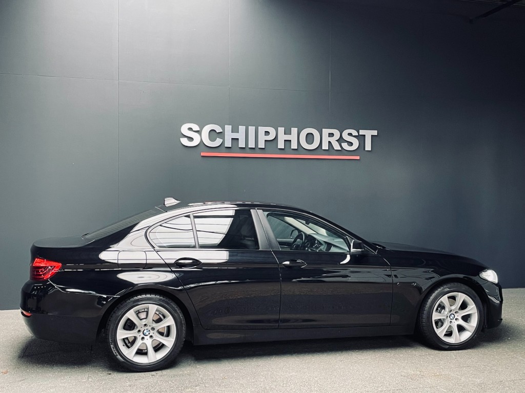 BMW-5-SERIE-520i Executive/key-less/navi professional/nap/Dealer onderhouden