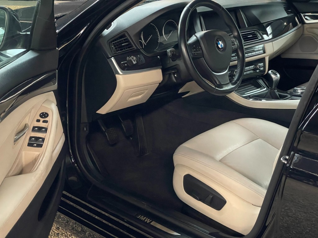 BMW-5-SERIE-520i Executive/key-less/navi professional/nap/Dealer onderhouden