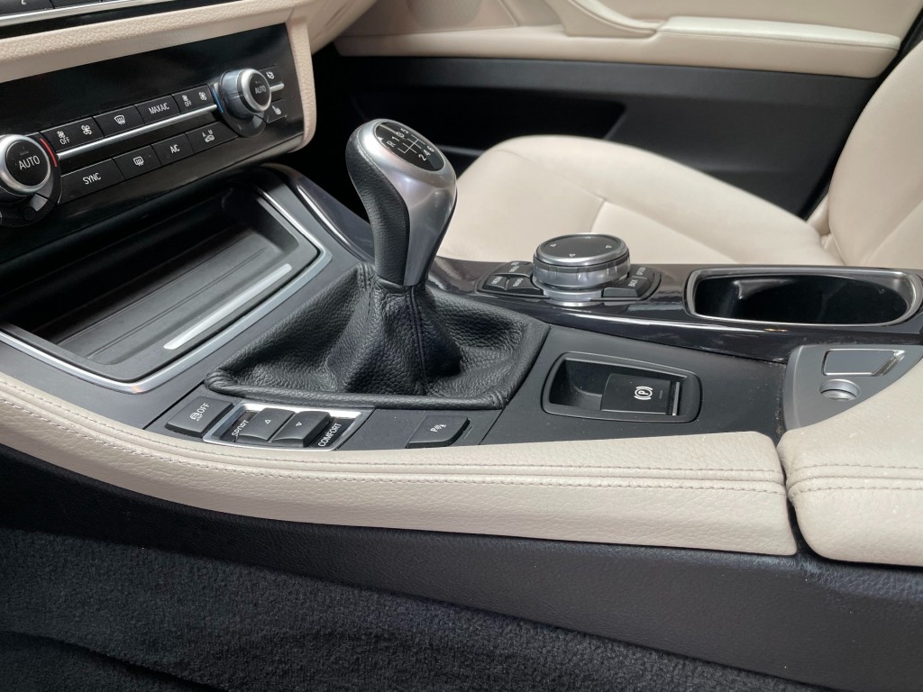 BMW-5-SERIE-520i Executive/key-less/navi professional/nap/Dealer onderhouden