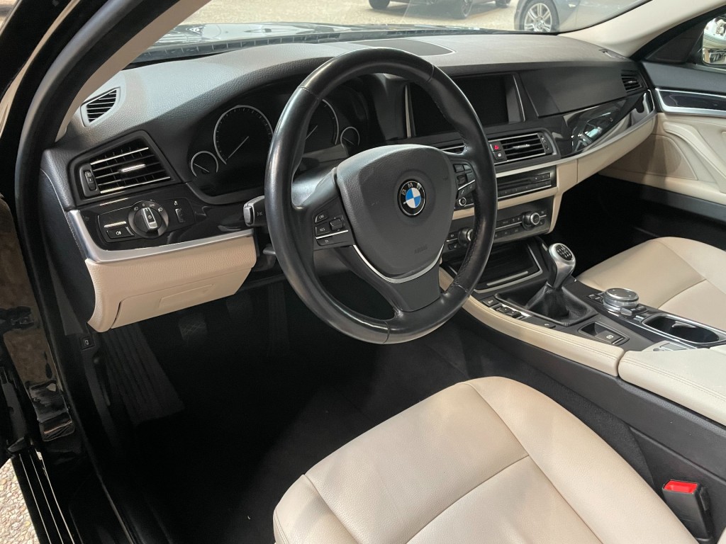BMW-5-SERIE-520i Executive/key-less/navi professional/nap/Dealer onderhouden