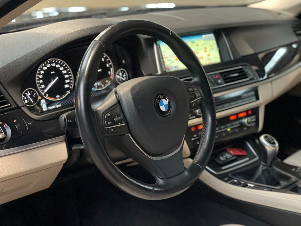 BMW-5-SERIE-520i Executive/key-less/navi professional/nap/Dealer onderhouden