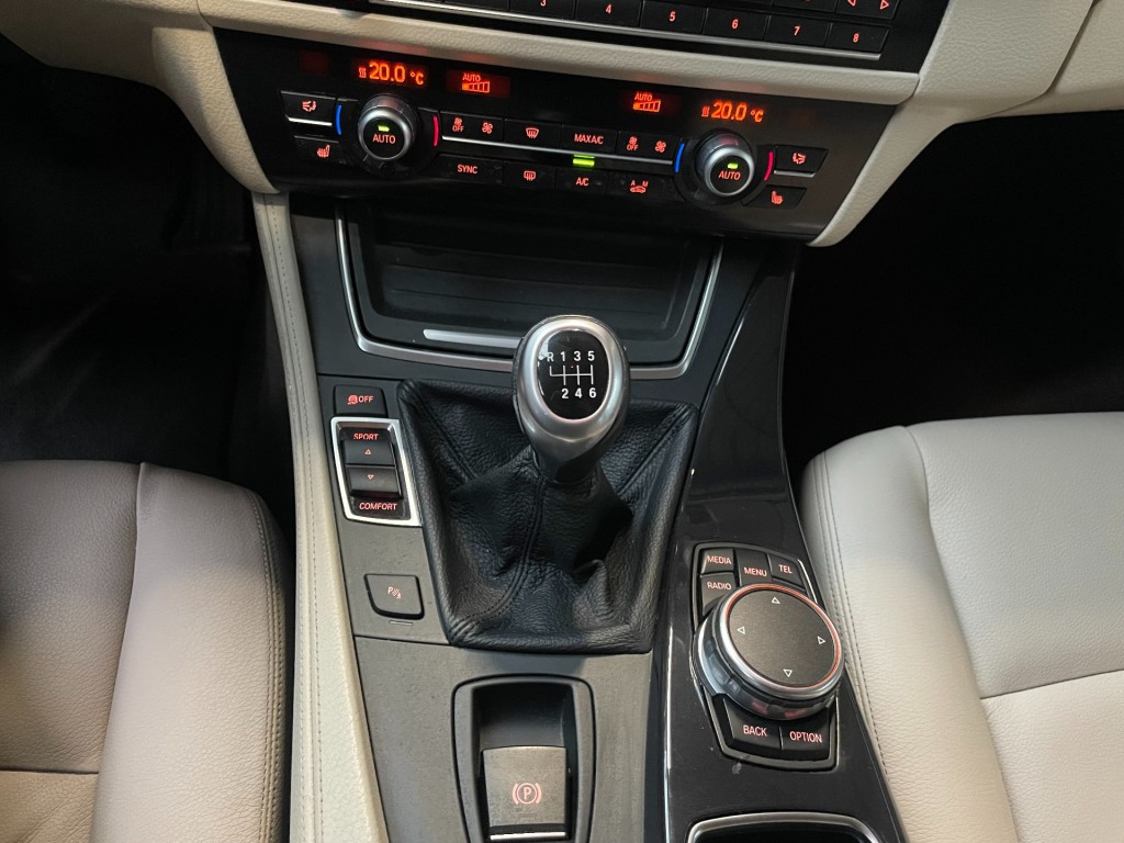 BMW-5-SERIE-520i Executive/key-less/navi professional/nap/Dealer onderhouden