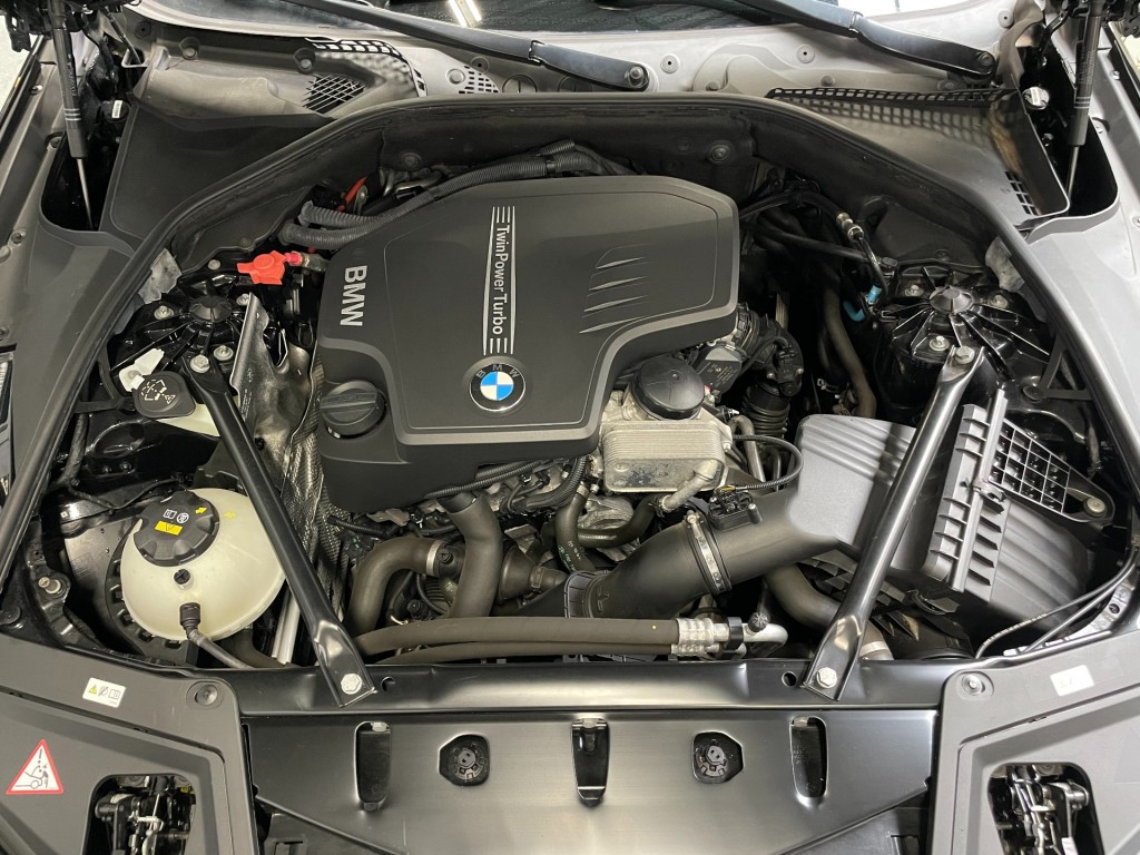 BMW-5-SERIE-520i Executive/key-less/navi professional/nap/Dealer onderhouden