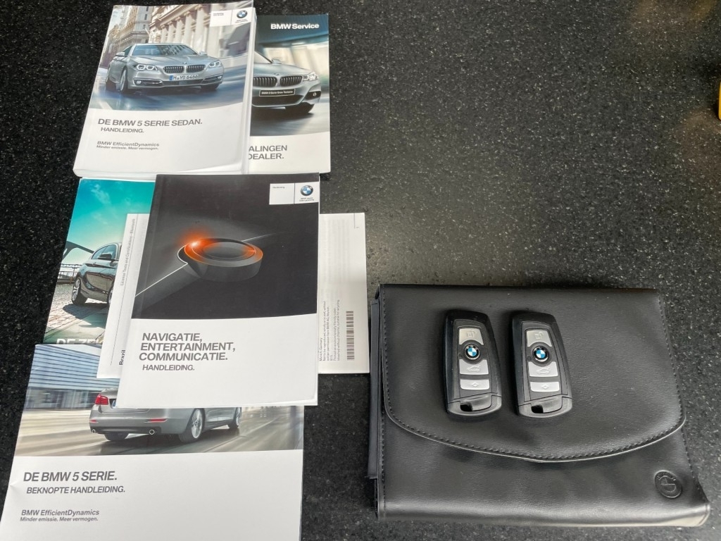 BMW-5-SERIE-520i Executive/key-less/navi professional/nap/Dealer onderhouden