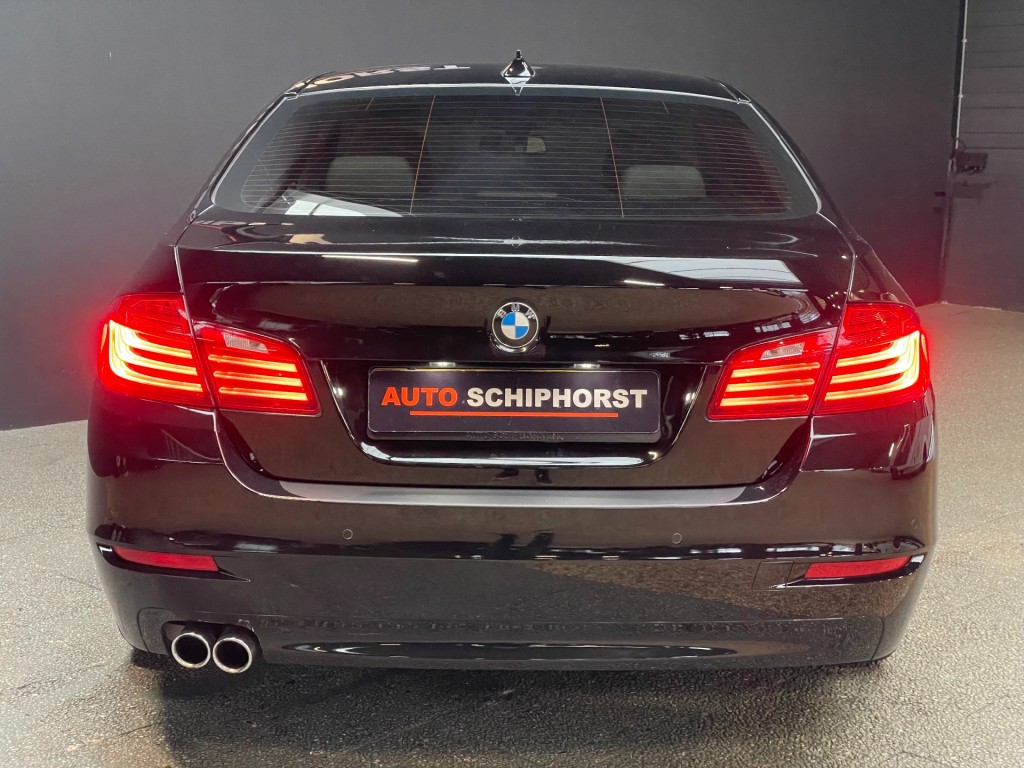 BMW-5-SERIE-520i Executive/key-less/navi professional/nap/Dealer onderhouden