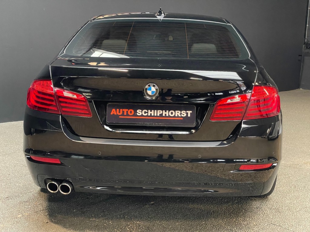 BMW-5-SERIE-520i Executive/key-less/navi professional/nap/Dealer onderhouden