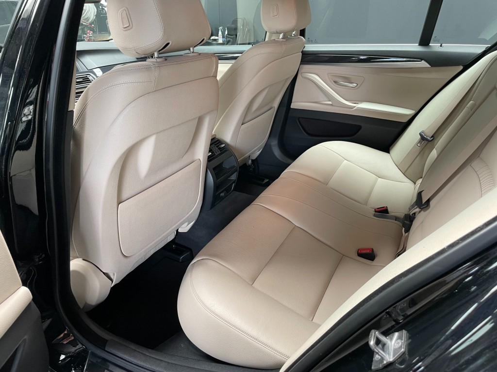 BMW-5-SERIE-520i Executive/key-less/navi professional/nap/Dealer onderhouden