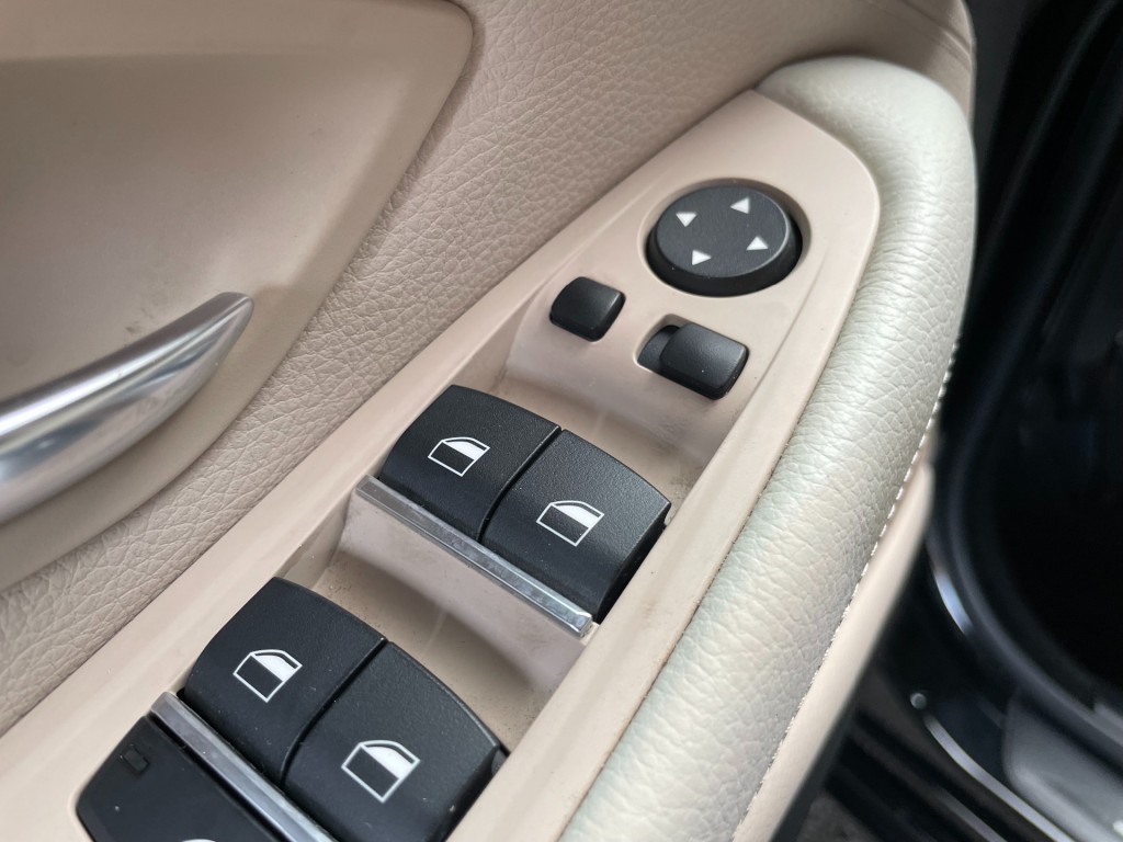 BMW-5-SERIE-520i Executive/key-less/navi professional/nap/Dealer onderhouden