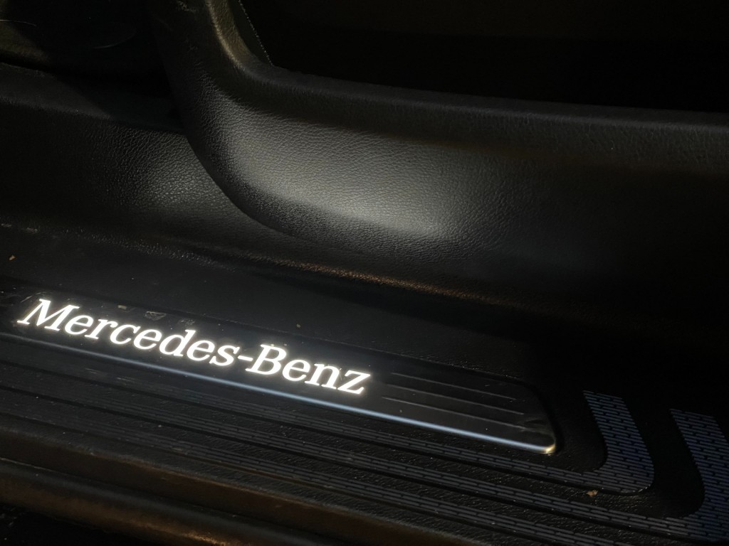 MERCEDES-BENZ-V-KLASSE-2XAMG /dubcab/ledgrill/19 inch/trekhaak/burmester/Avantgarde