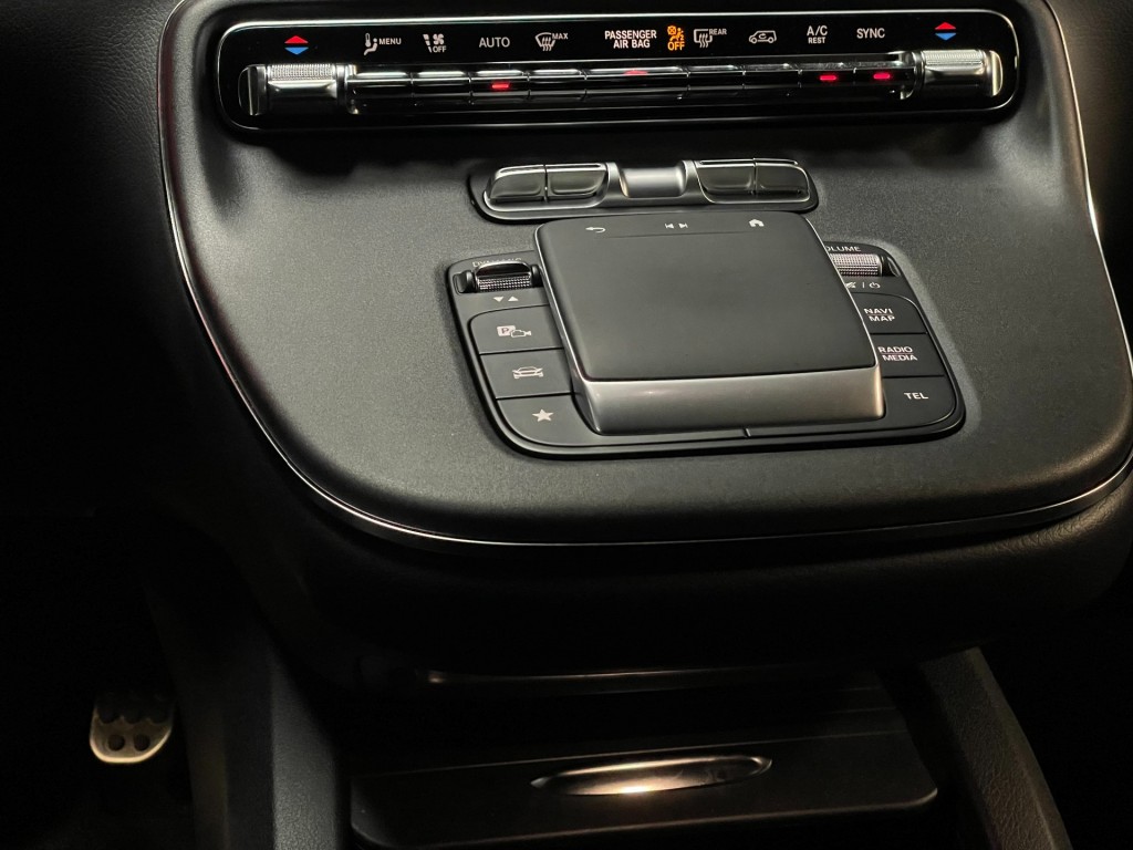MERCEDES-BENZ-V-KLASSE-2XAMG /dubcab/ledgrill/19 inch/trekhaak/burmester/Avantgarde