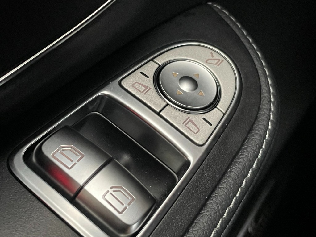 MERCEDES-BENZ-V-KLASSE-2XAMG /dubcab/ledgrill/19 inch/trekhaak/burmester/Avantgarde