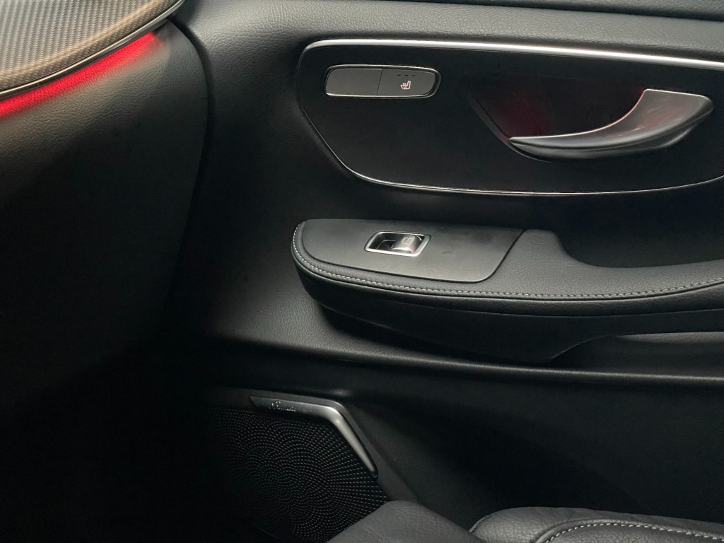 MERCEDES-BENZ-V-KLASSE-2XAMG /dubcab/ledgrill/19 inch/trekhaak/burmester/Avantgarde