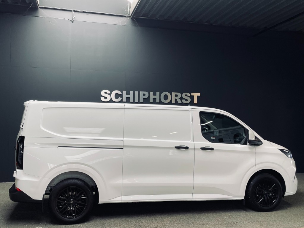 FORD-TRANSIT CUSTOM-2.0 tdci 136 pk L2 Trend/Led/18inch/white black bpm vrij